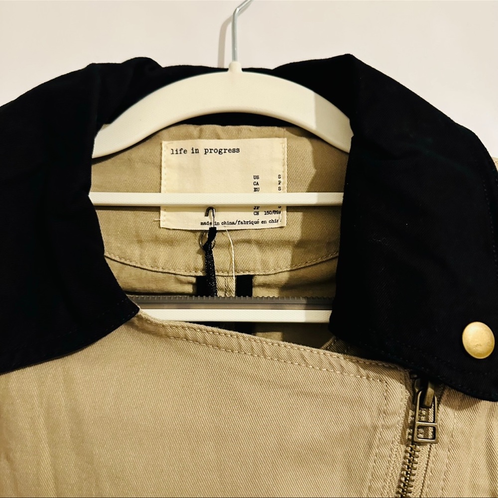 F21 | Jacket | Taupe and Black - Picture 4 of 5